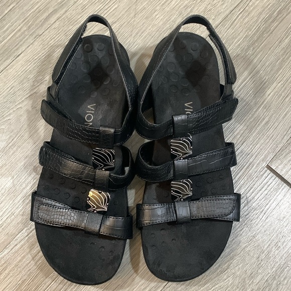 Vionic Black Amber Adjustable Strap Walking Sandals w/ Orthotic Arch Support - Picture 1 of 10